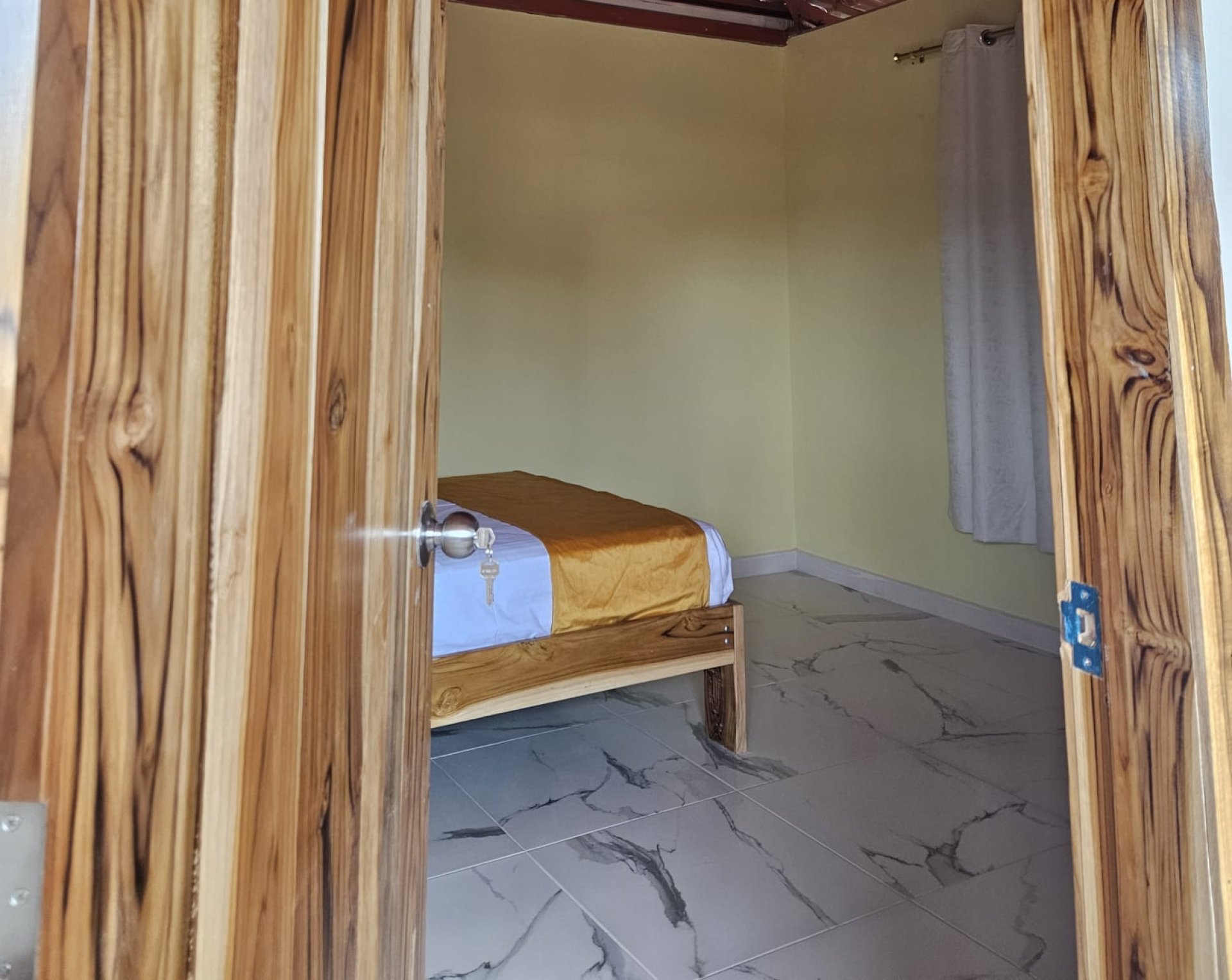 Acogedora cabaña de 2 dormitorios a pocos pasos del mar en Puerto López, ideal para relajarse!