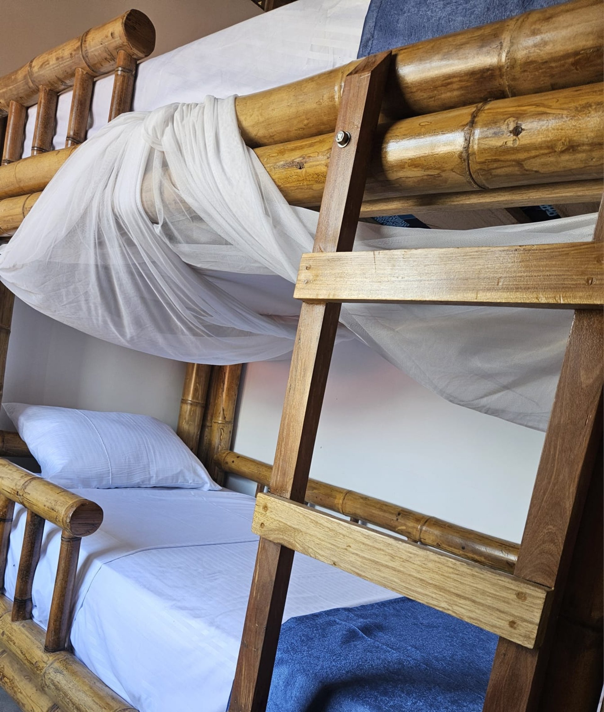 Acogedora cabaña de 2 dormitorios a pocos pasos del mar en Puerto López, ideal para relajarse!