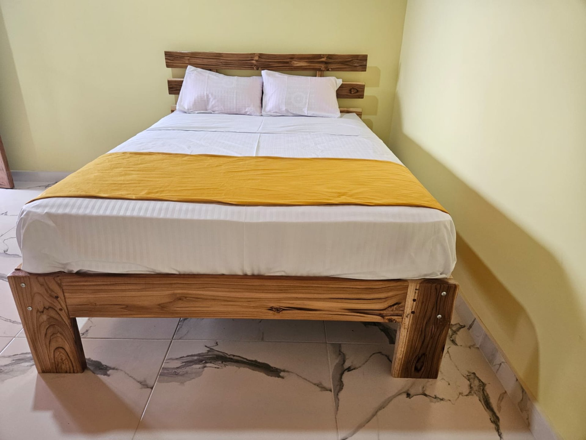 Acogedora cabaña de 2 dormitorios a pocos pasos del mar en Puerto López, ideal para relajarse!